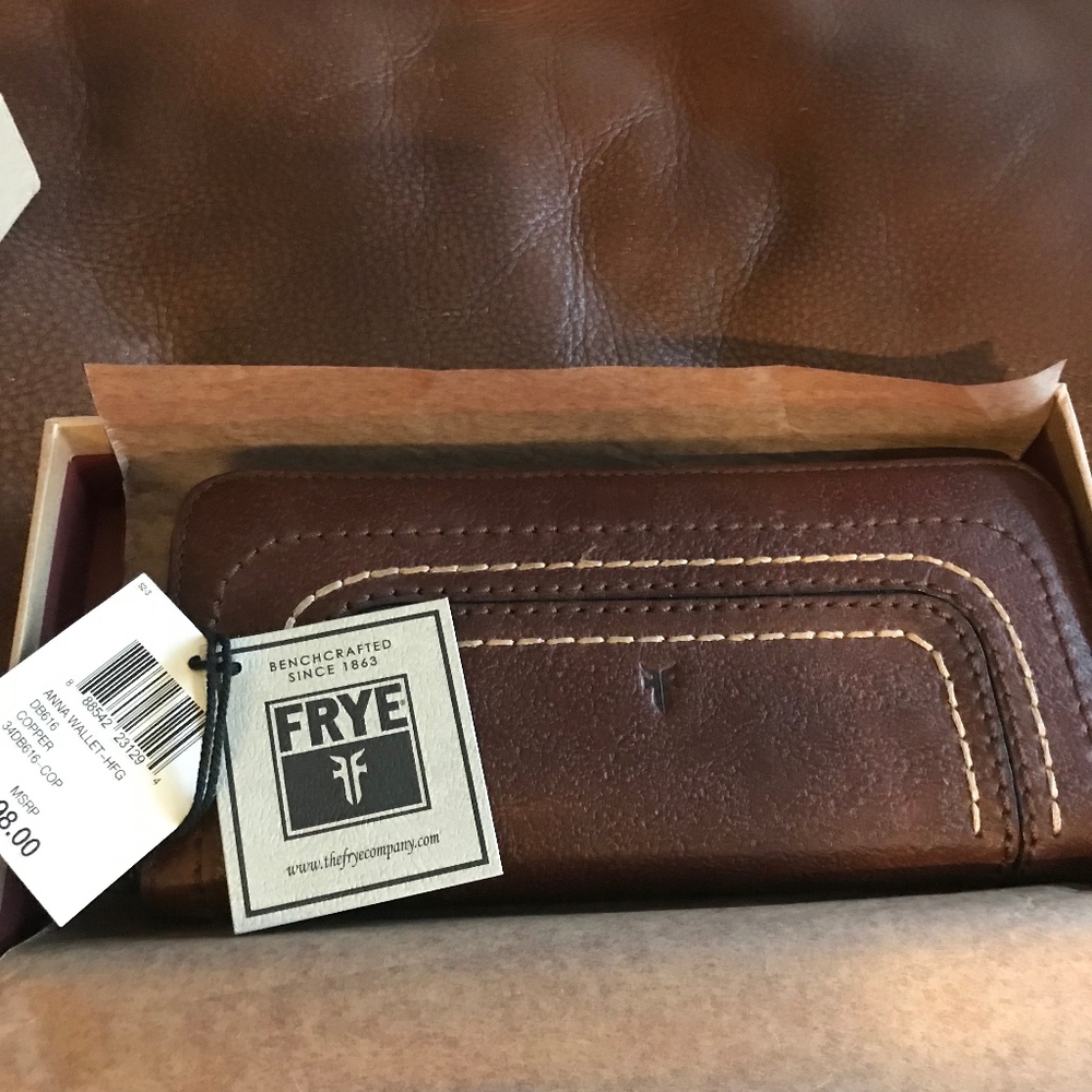 Frye (Anna) Zip around Wallet